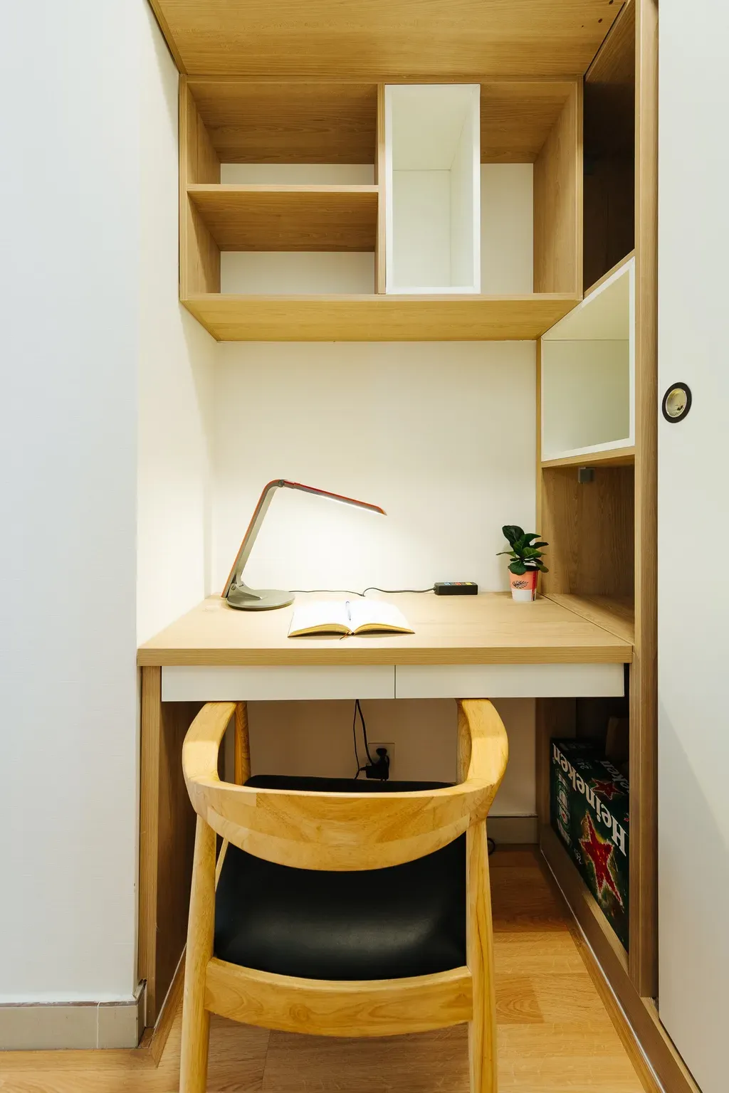 Phòng làm việc - Căn hộ tối giản với ý tưởng phòng khách kiểu Nhật  | Space T