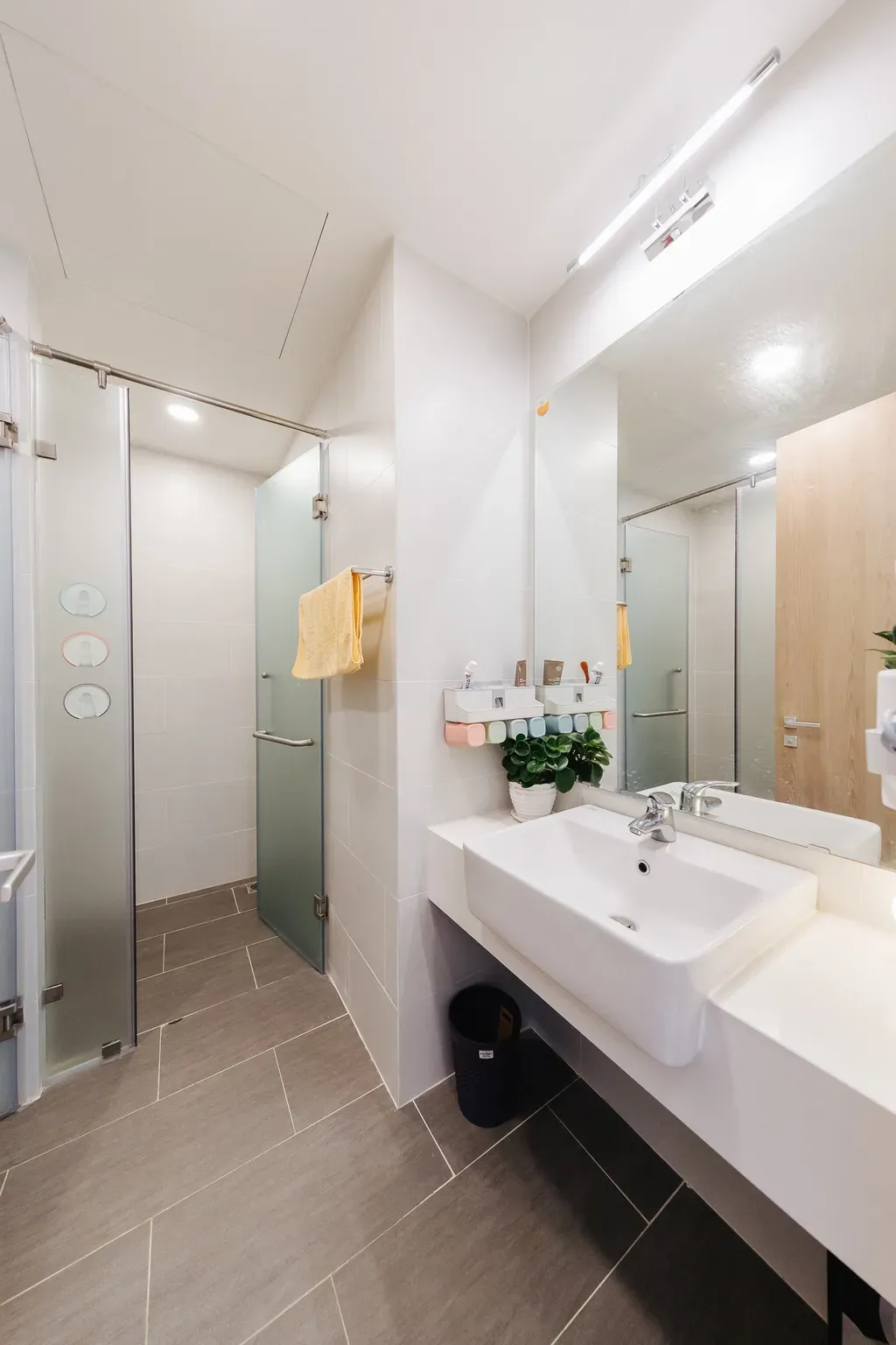 Phòng tắm - Căn hộ tối giản với ý tưởng phòng khách kiểu Nhật  | Space T