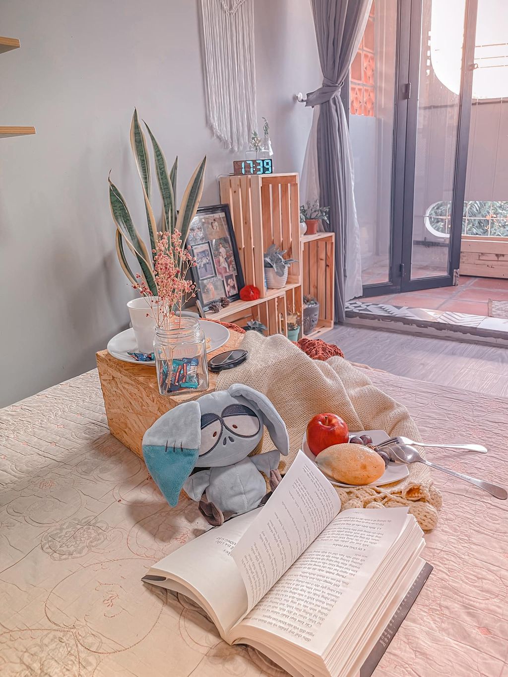 Phòng ngủ - Trang trí phòng ngủ nhỏ chỉ 10m2 ấn tượng như studio chụp ảnh  | Space T