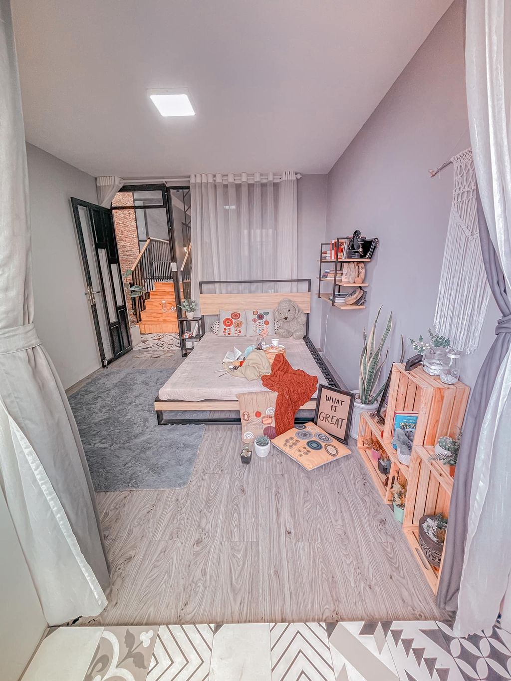 Phòng ngủ - Trang trí phòng ngủ nhỏ chỉ 10m2 ấn tượng như studio chụp ảnh  | Space T