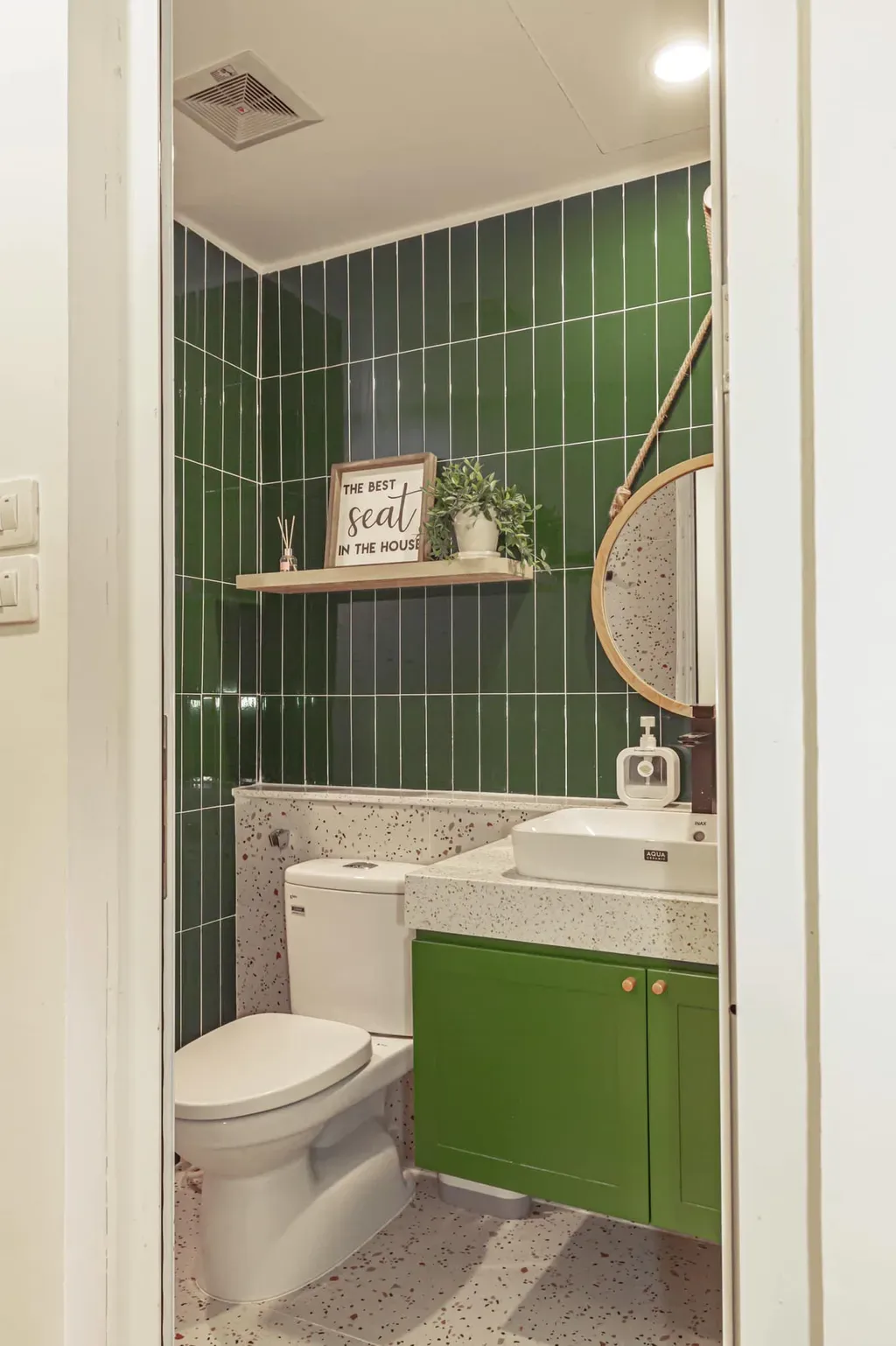 Phòng tắm - Câu chuyện tổ ấm đầu tiên màu cam cháy và xanh rêu | Space T