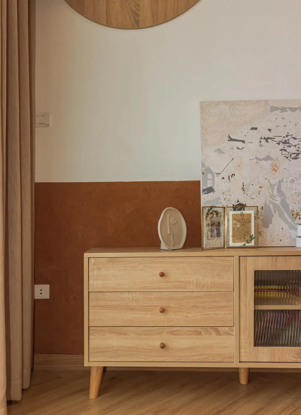 Phòng khách - Câu chuyện tổ ấm đầu tiên màu cam cháy và xanh rêu | Space T