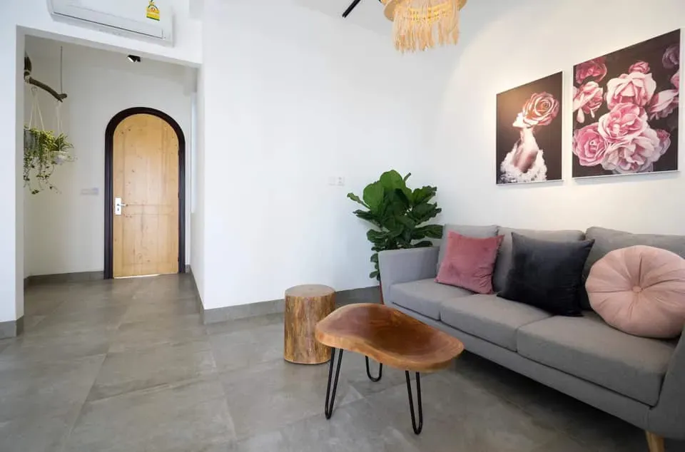 Phòng khách - Homestay vợ chồng mình làm khi “bỏ thủ đô về biển” | Space T