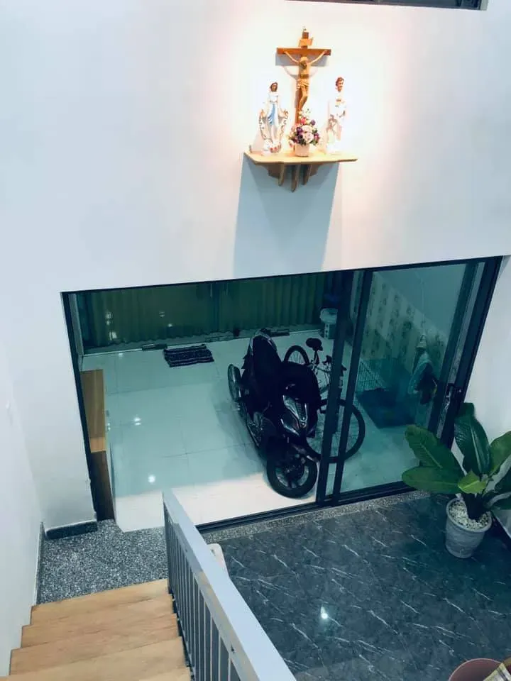 Lối vào, Cầu thang - Cải tạo ngoạn mục nhà cấp 4 mặt tiền quốc lộ chỉ với 200 triệu | Space T