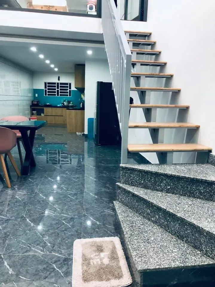 Lối vào, Cầu thang - Cải tạo ngoạn mục nhà cấp 4 mặt tiền quốc lộ chỉ với 200 triệu | Space T