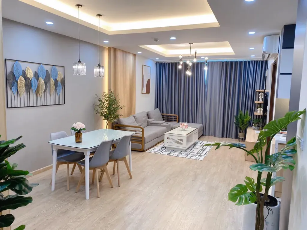 Phòng khách - Căn hộ tông xám với phong cách đơn giản, kết hợp chất liệu gỗ ấm áp | Space T