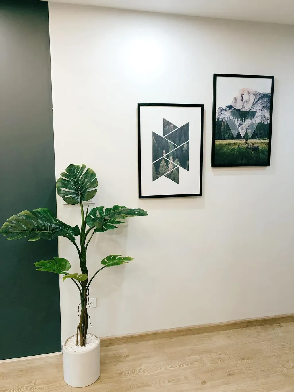 Lối vào - Căn hộ tông xám với phong cách đơn giản, kết hợp chất liệu gỗ ấm áp | Space T