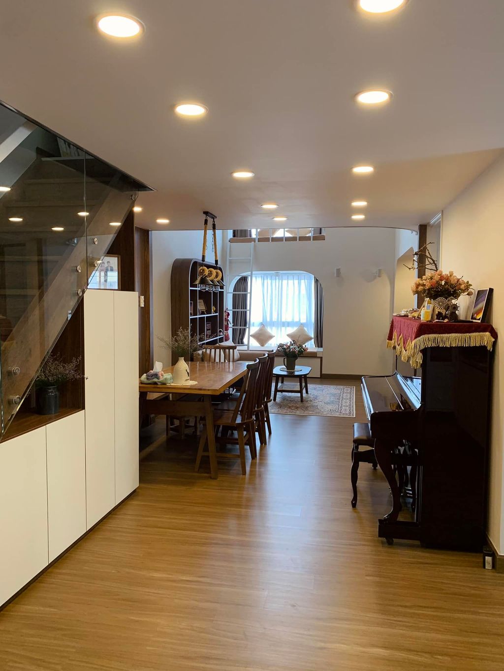 Phòng ăn, Lối vào - Thay áo mới với vẻ bình yên và nhẹ nhàng cho căn hộ thông tầng   | Space T