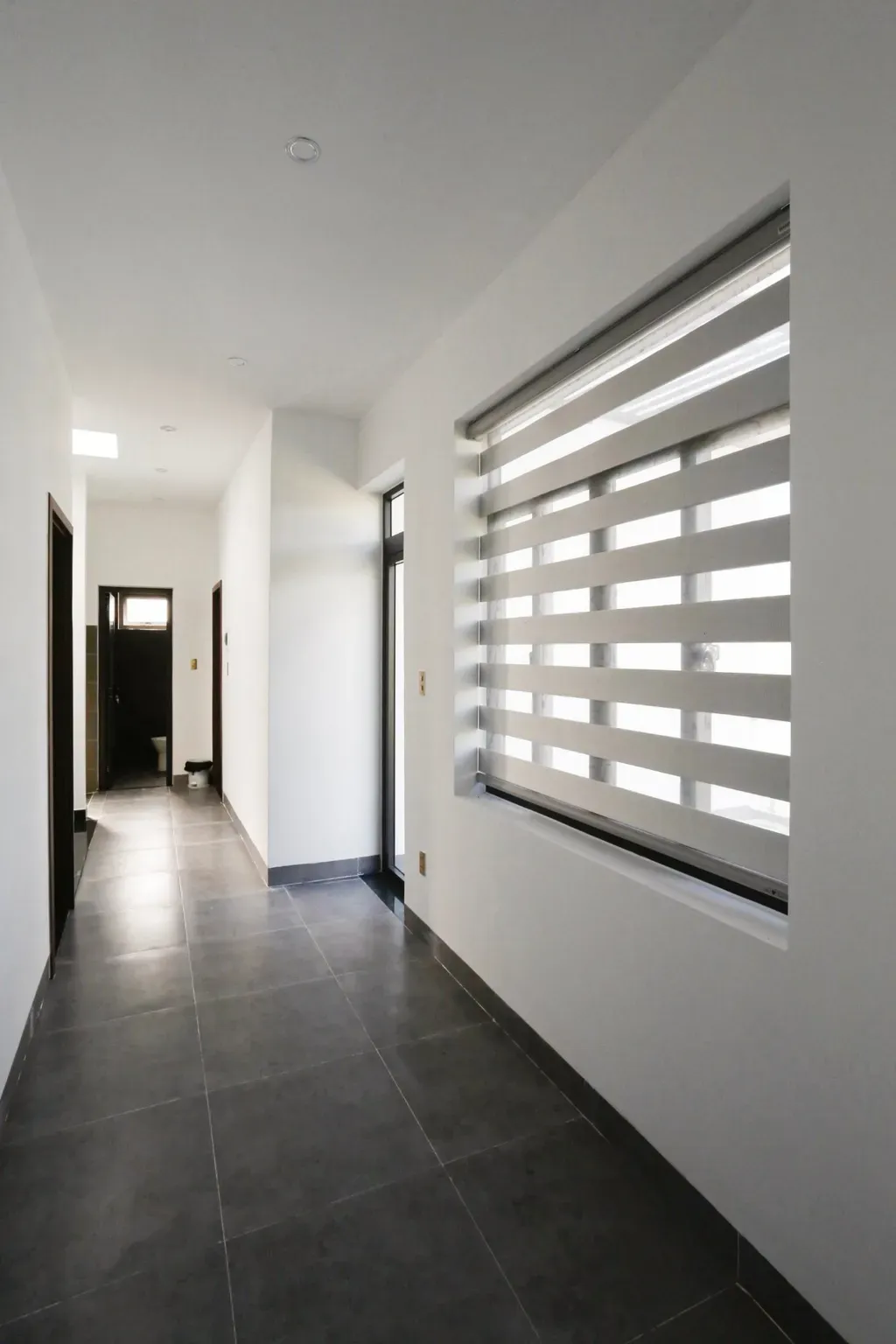 Lối vào - Nhà phố 80m2 xây kiểu Hiện đại, tối ưu không gian với tông màu xám - đen sang trọng | Space T