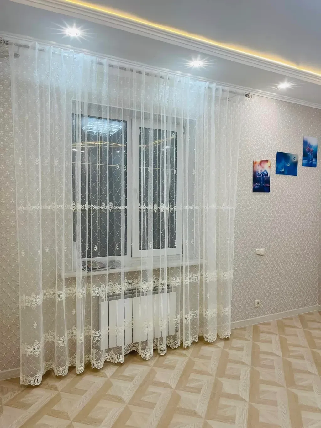 Lối vào - Tổ ấm ở Nga của vợ chồng mình: hiện đại, đơn giản giao thoa Á- Âu | Space T
