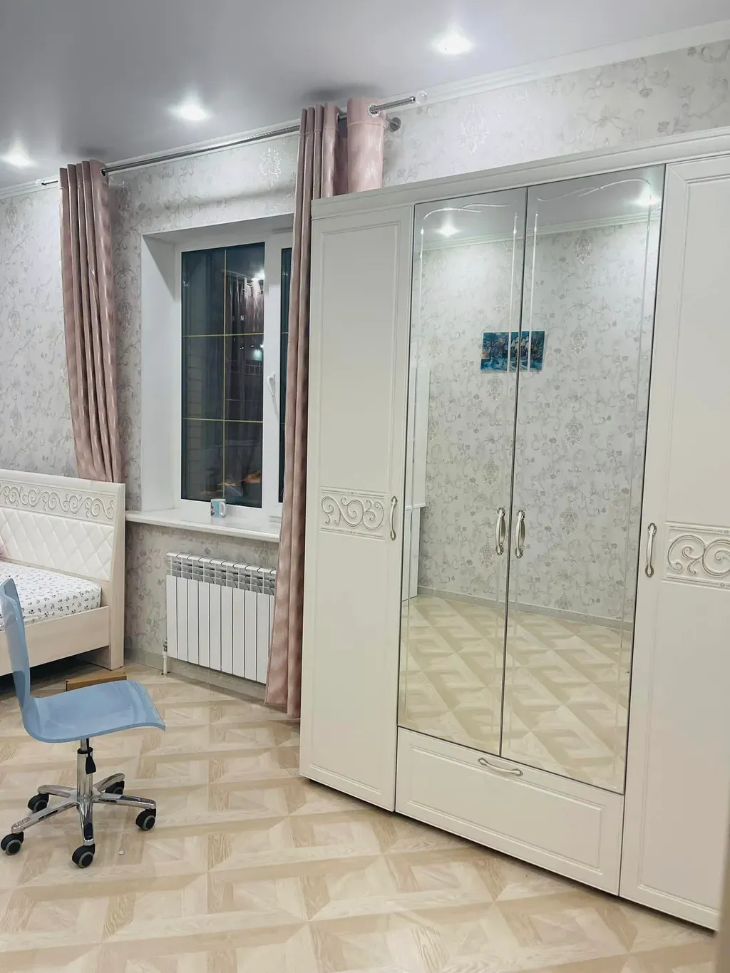 Phòng ngủ - Tổ ấm ở Nga của vợ chồng mình: hiện đại, đơn giản giao thoa Á- Âu | Space T