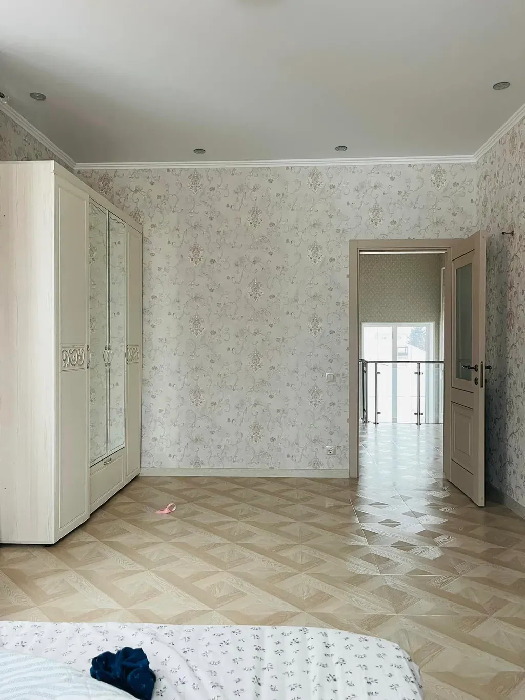 Phòng ngủ - Tổ ấm ở Nga của vợ chồng mình: hiện đại, đơn giản giao thoa Á- Âu | Space T