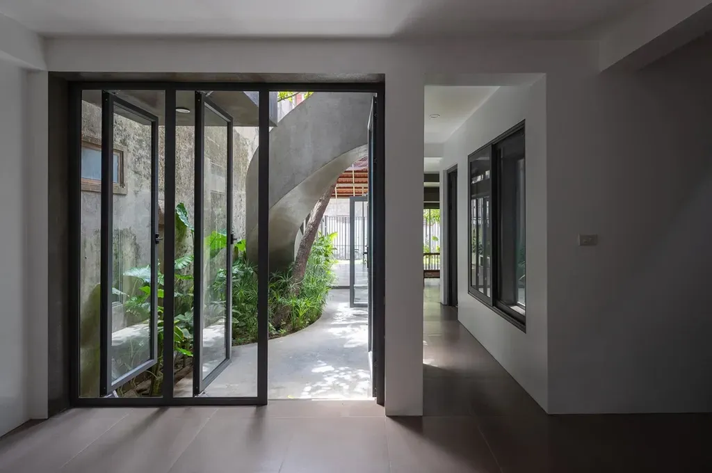 Lối vào - Nhiếp ảnh gia tại Nghệ An xây nhà kiểu lạ: chỉ trát xi măng mà chi phí lại đến 800 triệu đồng | Space T
