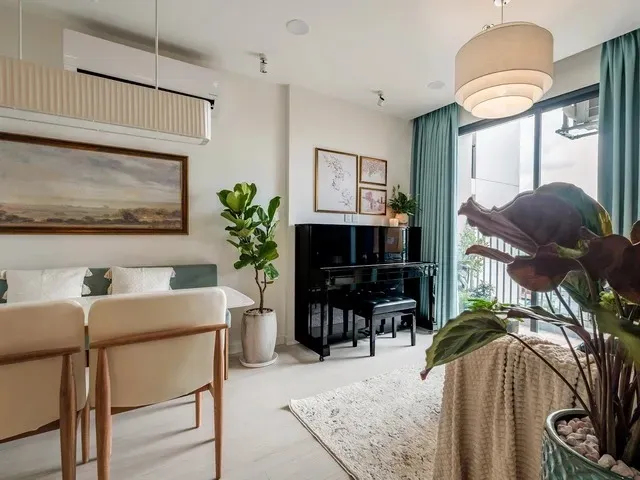 Phòng khách - Tổ ấm 40m2 của vợ chồng 2 con phong cách Mid-century modern  | Space T