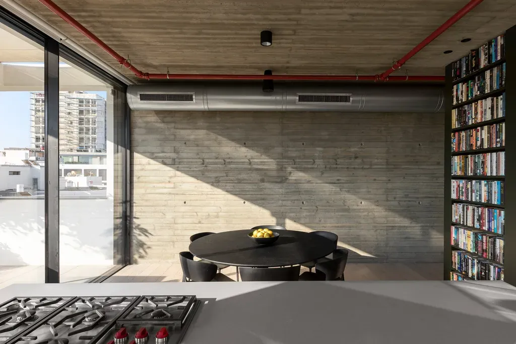 Phòng ăn, Phòng giải trí - Căn hộ duplex 180m2 tại Israel với kết cấu “đảo ngược” độc đáo | Space T