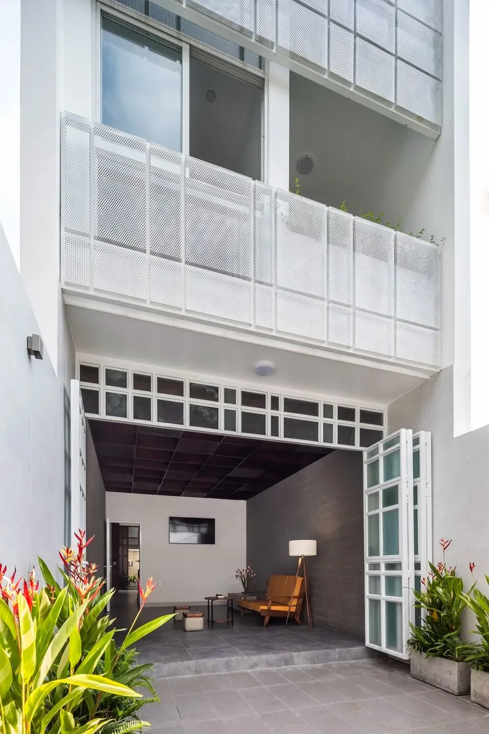 Mặt tiền - “J House” tĩnh lặng và an yên tách biệt phố đông của nữ giáo viên độc thân | Space T