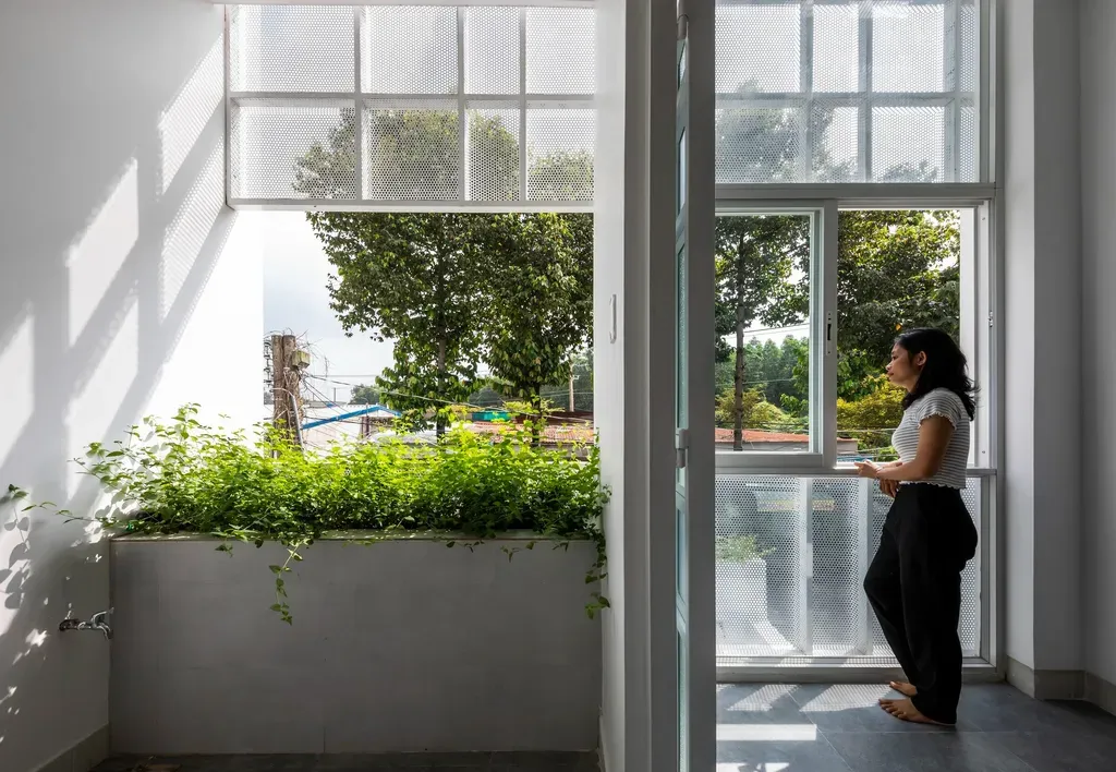 Lô gia - “J House” tĩnh lặng và an yên tách biệt phố đông của nữ giáo viên độc thân | Space T