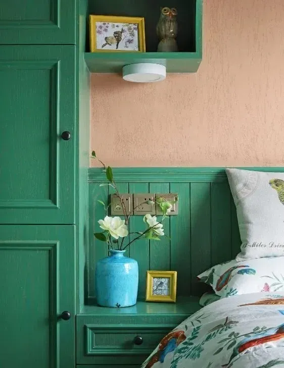 Phòng ngủ - Tổ ấm 60m2 của gia đình 5 người trang trí màu xanh đỏ phối hợp nhiều phong cách độc đáo | Space T