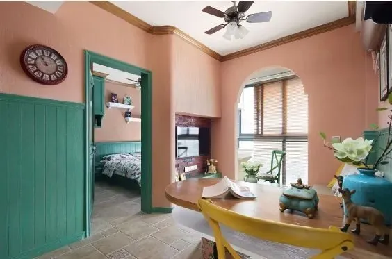 Tổ ấm 60m2 của gia đình 5 người trang trí màu xanh đỏ phối hợp nhiều phong cách độc đáo | Space T