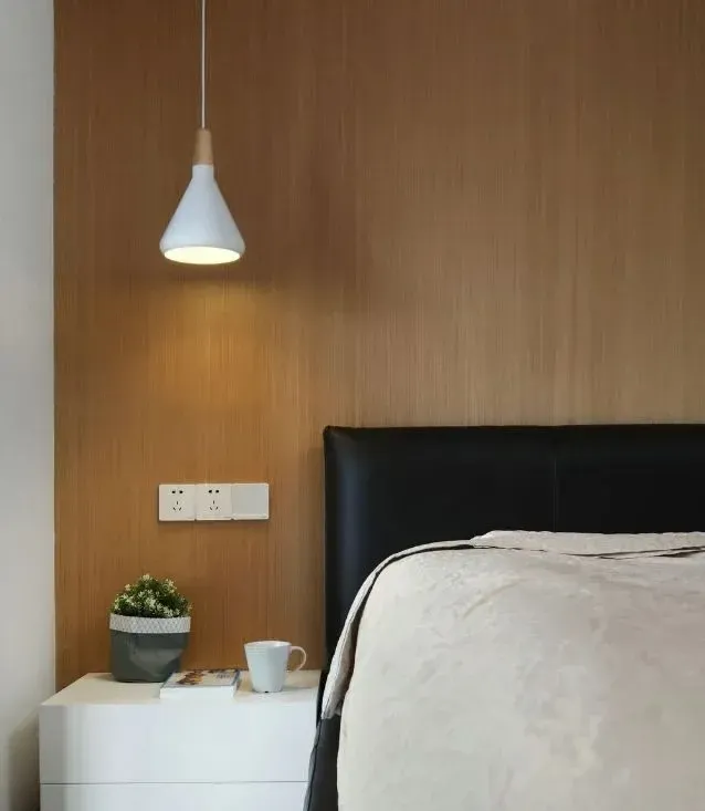 Phòng ngủ - Căn hộ tinh tế, trang nhã với tông màu trắng - đen - nâu gỗ của một nghệ sỹ | Space T