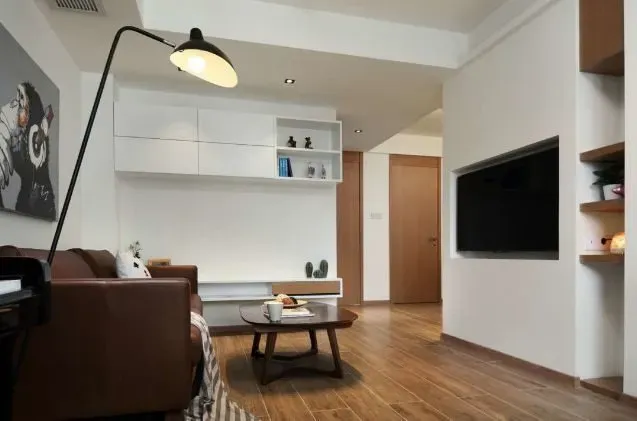 Phòng khách - Căn hộ tinh tế, trang nhã với tông màu trắng - đen - nâu gỗ của một nghệ sỹ | Space T