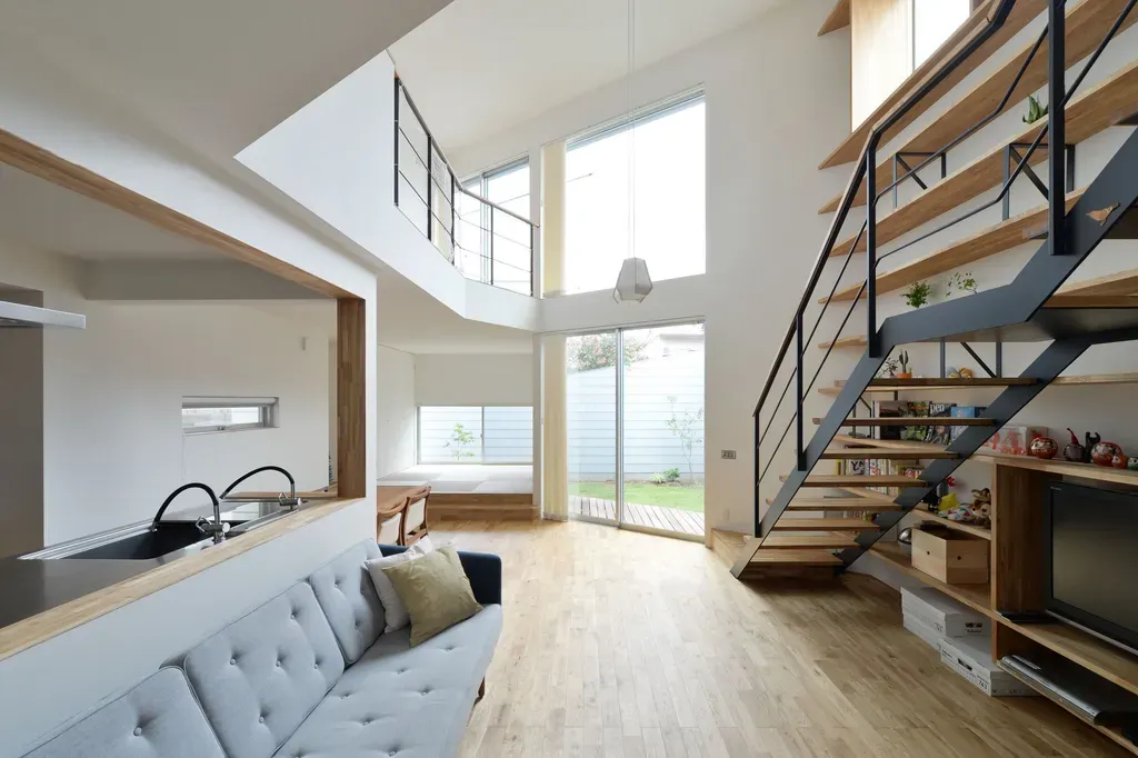 Phòng khách - Nhà gác lửng bằng thép mạ bạc thiết kế có hẳn "thư viện" tại gia | Space T
