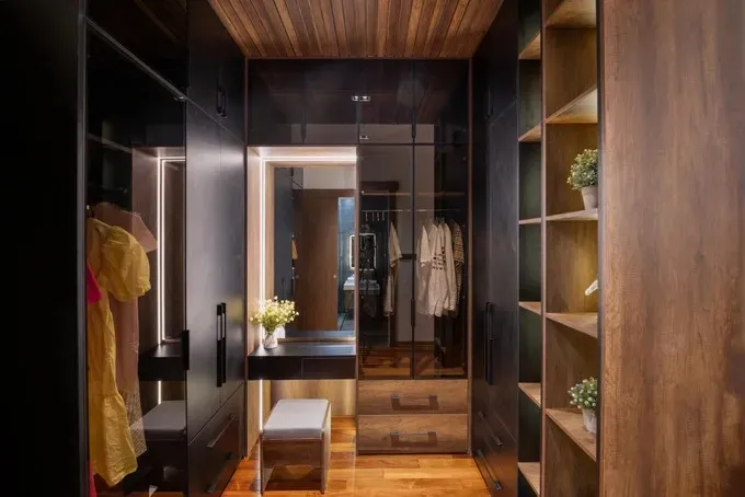 Phòng thay đồ - Ngôi nhà 100m2 mái lam gỗ cách tân mát mẻ quanh năm tại Đà Nẵng | Space T