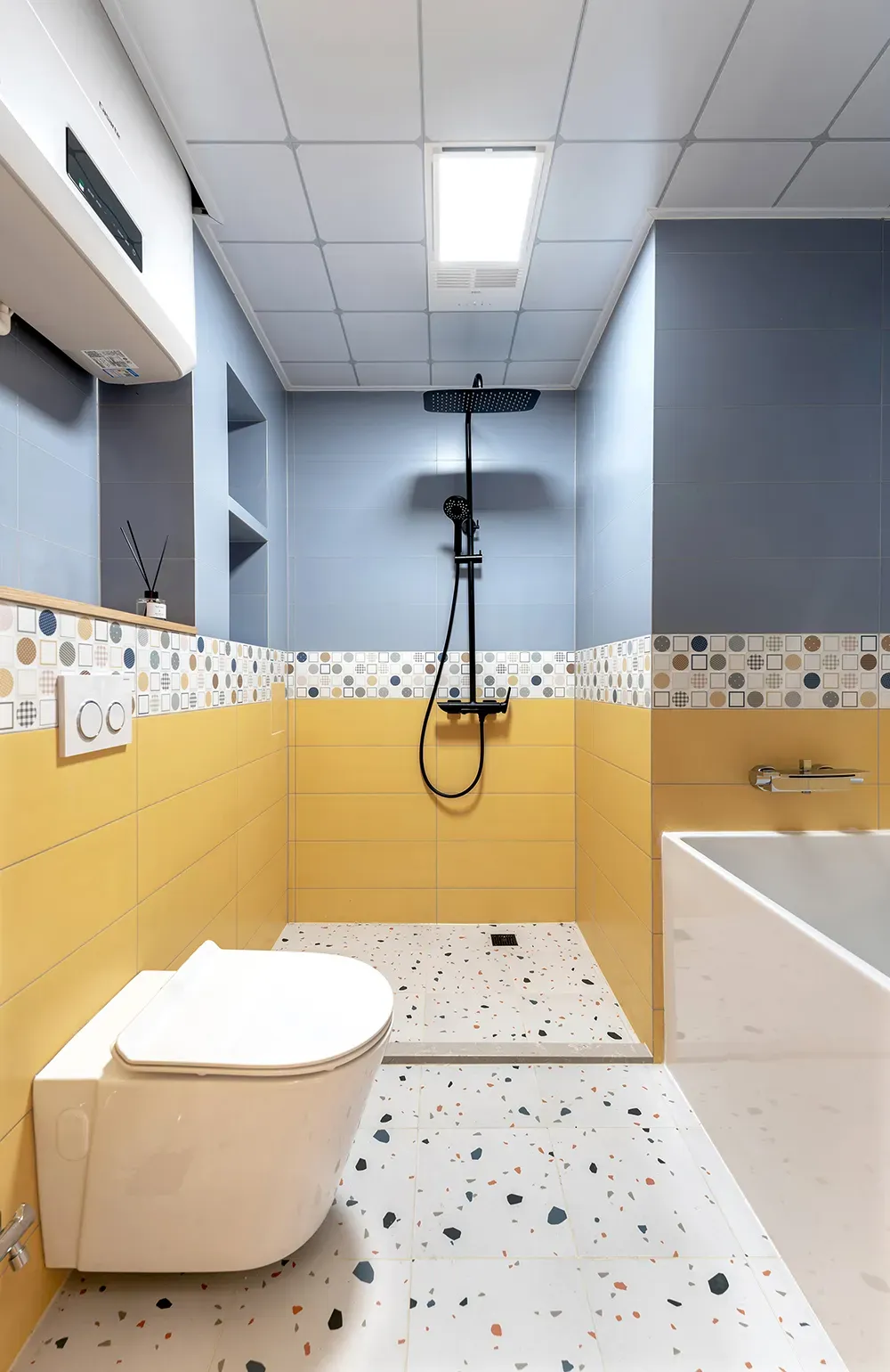 Phòng tắm - Tổ ấm đơn giản kiểu Scandinavian với màu gỗ và cam cháy ấm áp | Space T