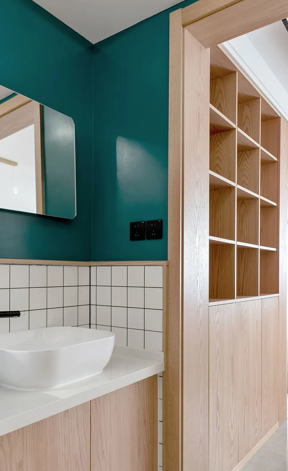 Phòng tắm - Tổ ấm đơn giản kiểu Scandinavian với màu gỗ và cam cháy ấm áp | Space T