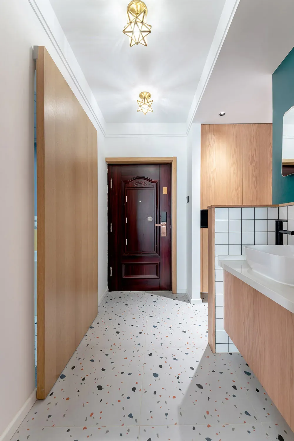 Phòng tắm - Tổ ấm đơn giản kiểu Scandinavian với màu gỗ và cam cháy ấm áp | Space T
