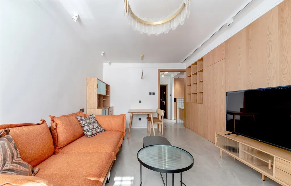 Phòng khách - Tổ ấm đơn giản kiểu Scandinavian với màu gỗ và cam cháy ấm áp | Space T