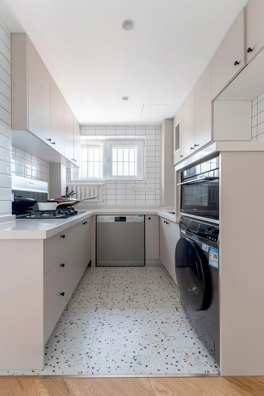 Phòng bếp - Biến căn hộ cũ 53m2 thành không gian hiện đại pha lẫn cổ điển Pháp | Space T