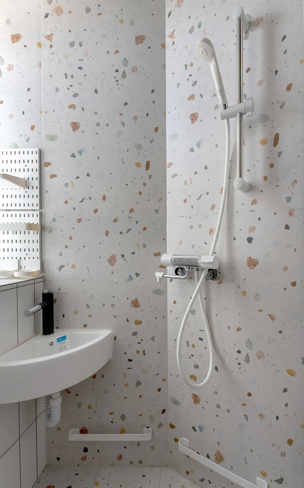 Phòng tắm - Bất ngờ tổ ấm 46m2 của gia đình 4 người gọn gàng và tươm tất | Space T