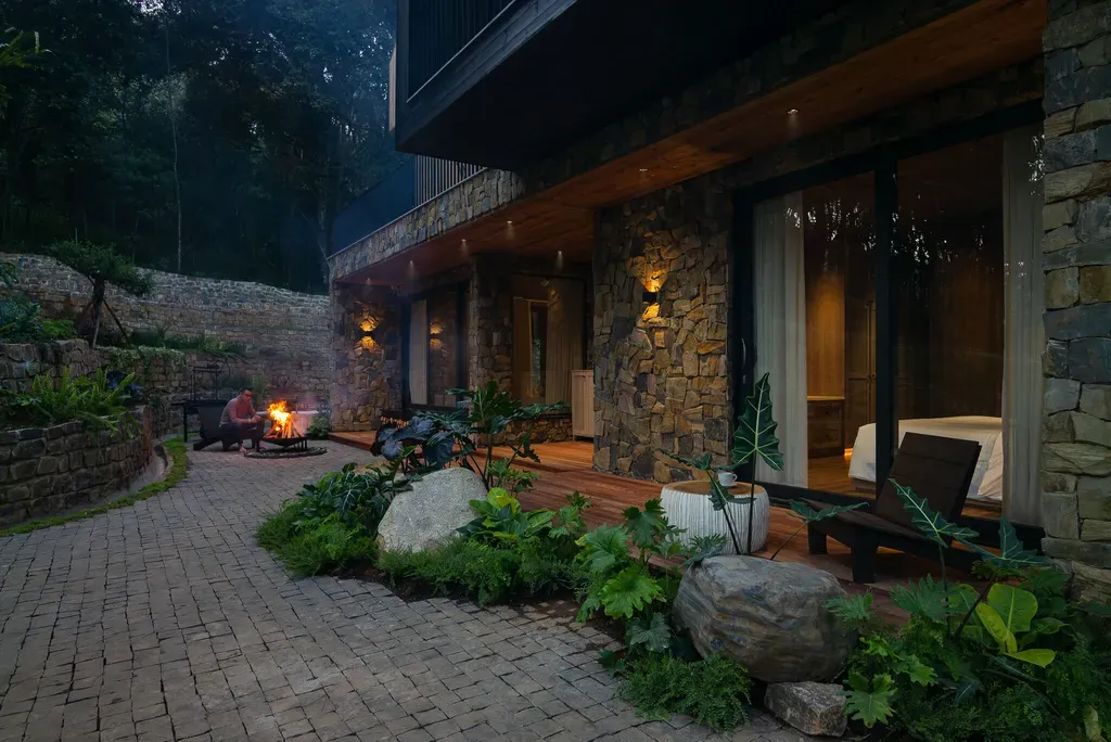 Sân vườn - Ấn tượng với biệt thự thơ mộng giữa rừng thông Đà lạt | Space T