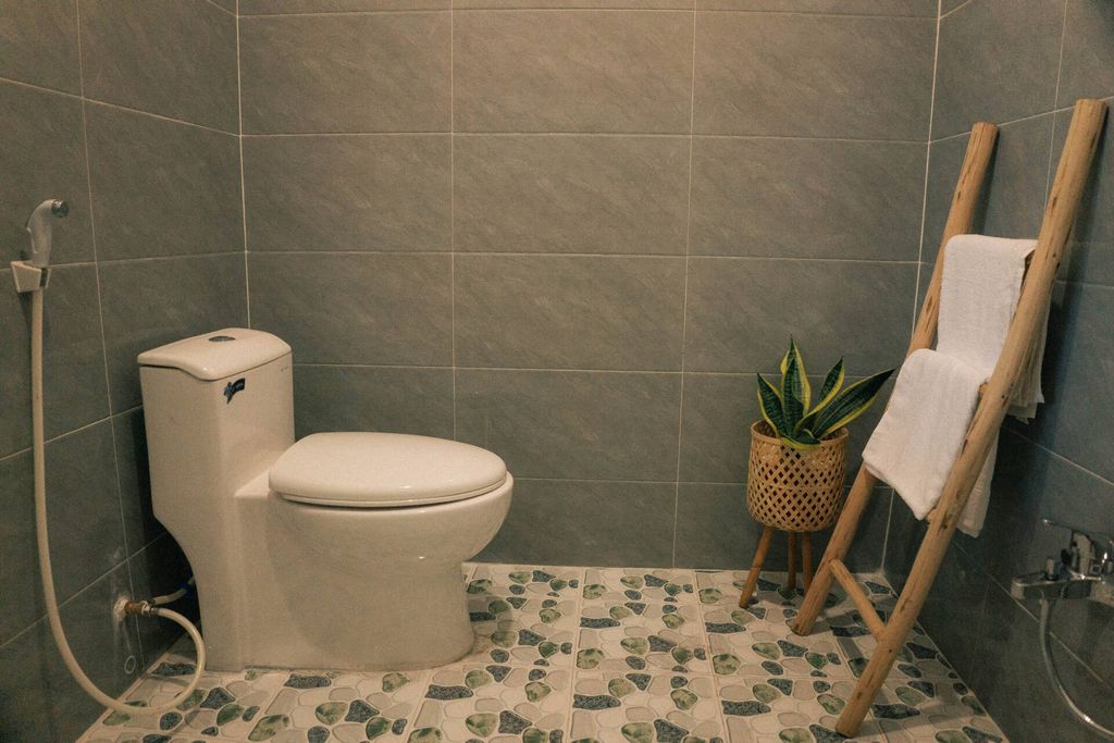 Phòng tắm - Cải tạo lại nhà cũ thành homestay cực chill tại Bến Tre  | Space T