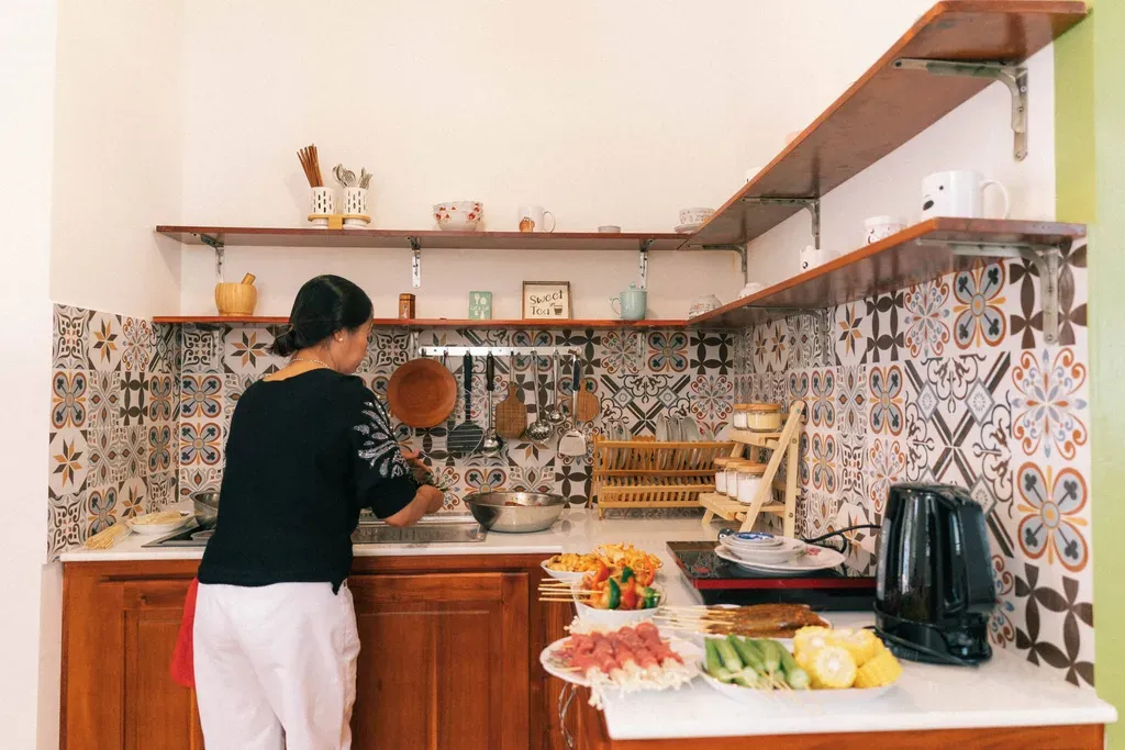 Phòng bếp - Cải tạo lại nhà cũ thành homestay cực chill tại Bến Tre | Space T
