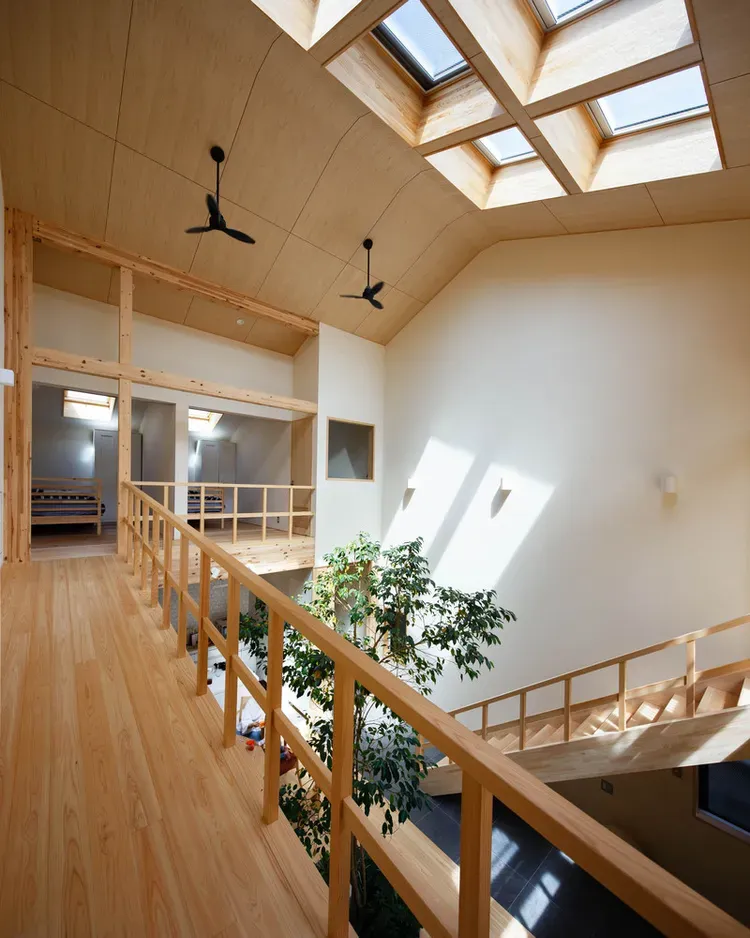 Sảnh - House in Kyoto: Thiết kế mở cho sự gắn kết với con cái  | Space T
