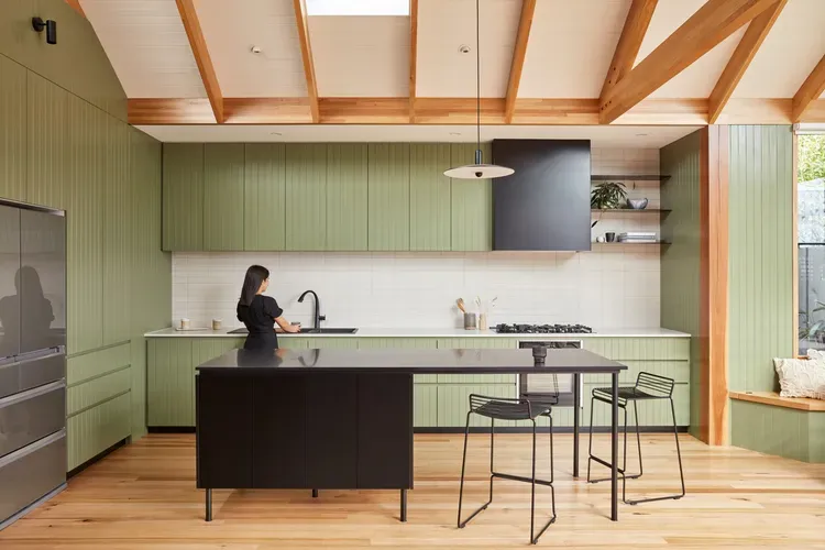 Phòng bếp - Ngôi nhà "không có tường" kết nối với thiên nhiên của đôi vợ chồng kỹ sư  | Space T
