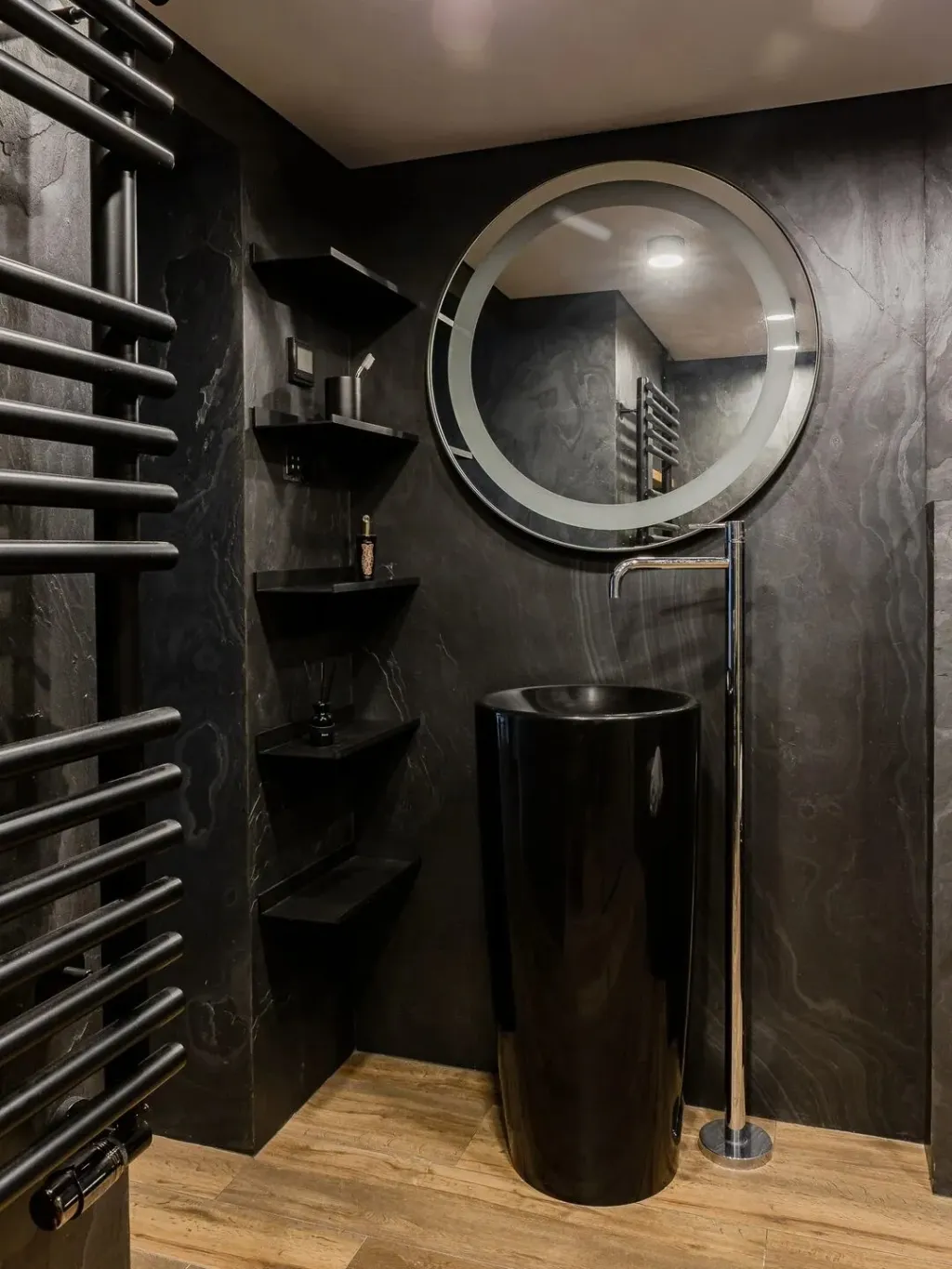 Phòng tắm - Căn hộ thông tầng thiết kế Industrial độc đáo  | Space T