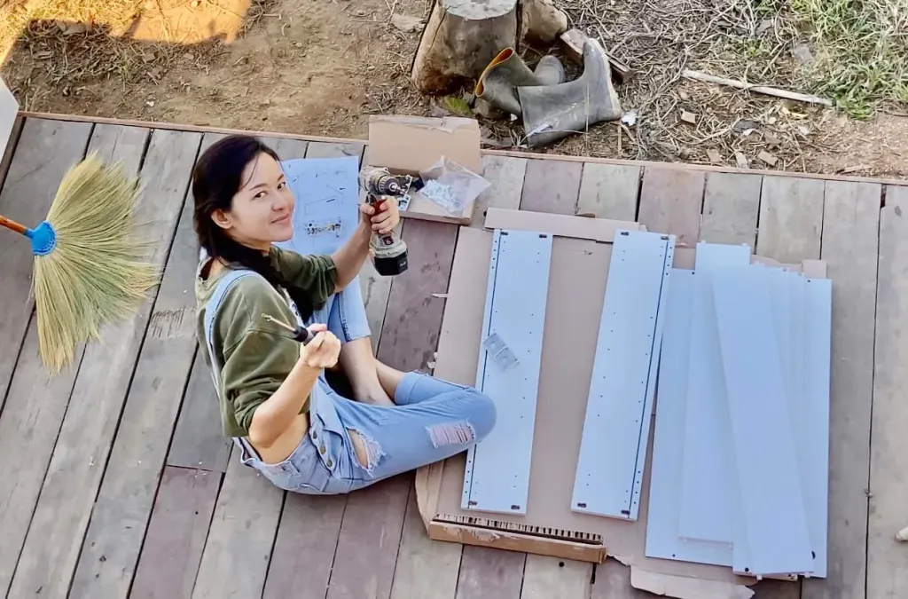 Chàng trai Thái Lan tự học làm nhà gỗ cabin đẹp thơ mộng như phim | Space T