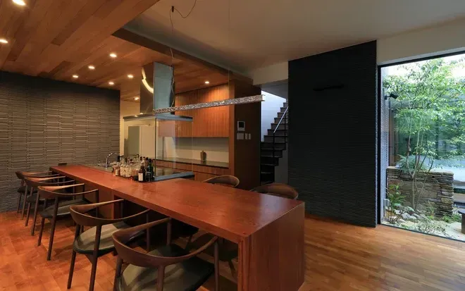 Phòng bếp - Thiết kế ngôi nhà ôm lấy thiên nhiên với 3 sân trong để điều hòa không khí  | Space T