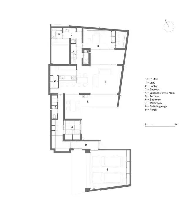 Thiết kế ngôi nhà ôm lấy thiên nhiên với 3 sân trong để điều hòa không khí | Space T