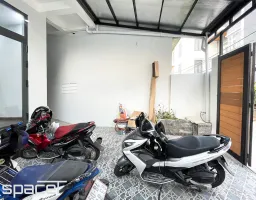 Sân để xe - Nhà phố 100m2 tại Biên Hòa Đồng Nai - Phong cách Modern 