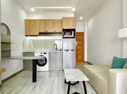 Phòng khách, Phòng bếp - Nhà phố 350m2 Quận 7 - Phong cách Modern 