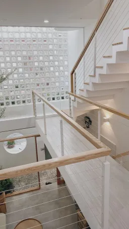 Cầu thang - Tự tay cải tạo nhà phố cũ nát với phong cách Bắc Âu kết hợp Bohemian  