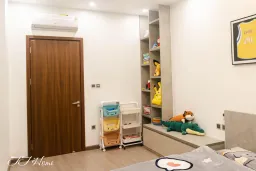 Phòng ngủ - Nhà phố diện tích nhỏ được mở rộng không gian với phong cách Modern  