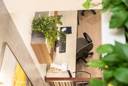 Phòng làm việc - Nhà phố diện tích nhỏ được mở rộng không gian với phong cách Modern  
