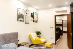 Phòng ngủ - Nhà phố diện tích nhỏ được mở rộng không gian với phong cách Modern  