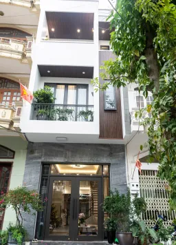 Nhà phố diện tích nhỏ được mở rộng không gian với phong cách Modern 