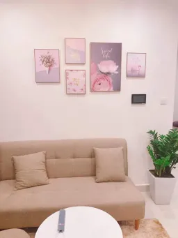 Phòng khách - Tổ ấm “màu hồng” 43m2 của vợ chồng trẻ với thiết kế hiện đại, tiện nghi 
